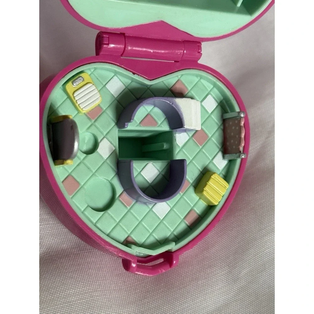Vintage 1991 Polly Pocket Bath Time Fun Ring Compact